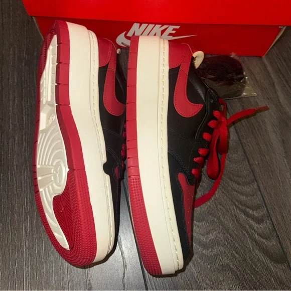 NEW IN BOX Nike Women’s Black & Red Dunk Low Top Sneakers - Picture 3 of 9